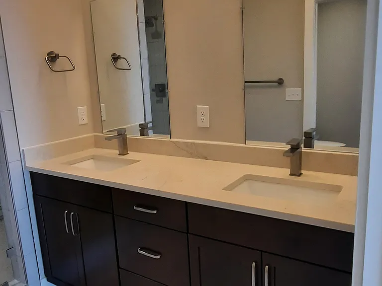 490 W Trinity Ln — Photo 33