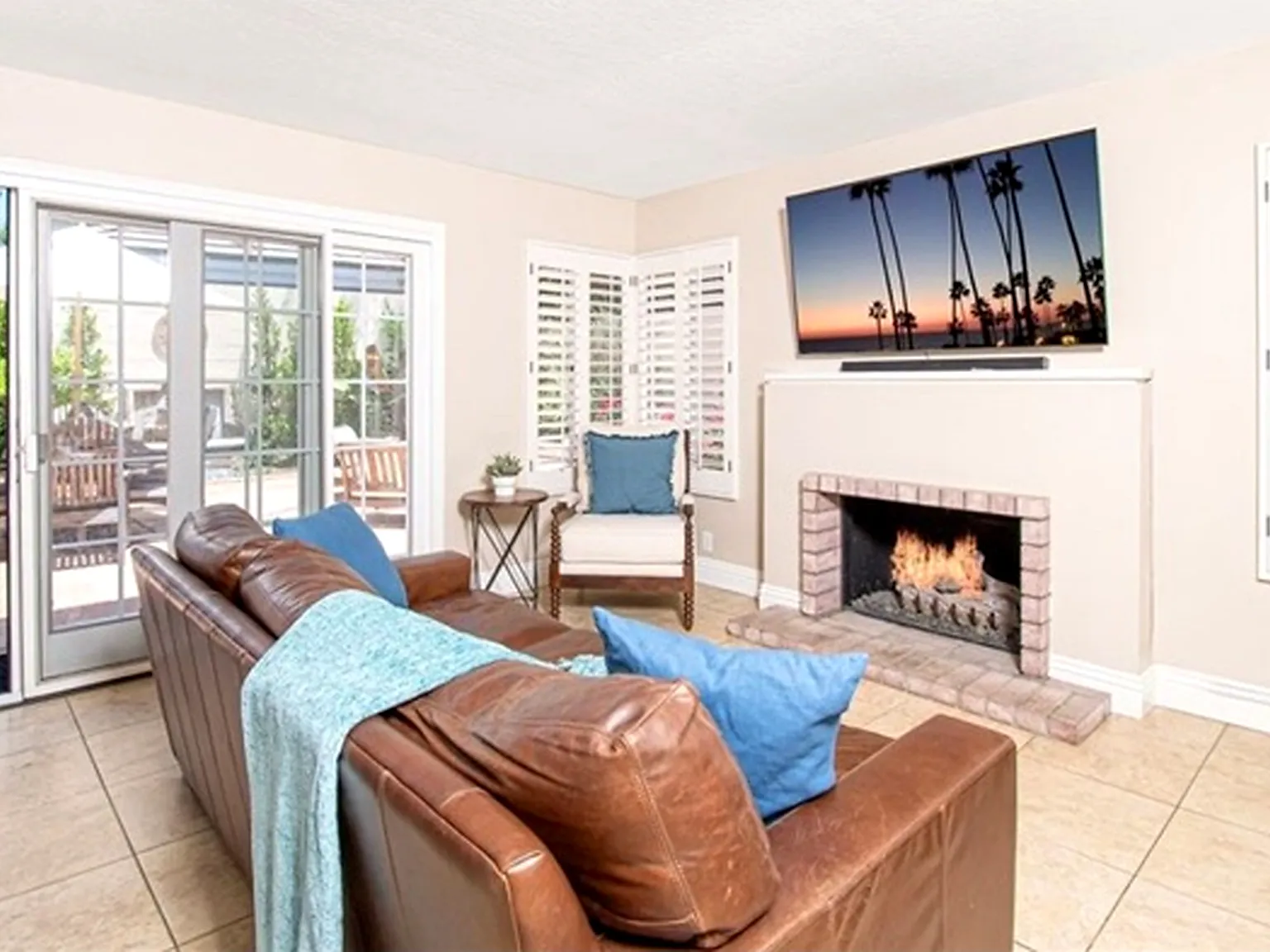 3 bed, 2.5 bath, 1739 sqft, $6,950 — Photo 3
