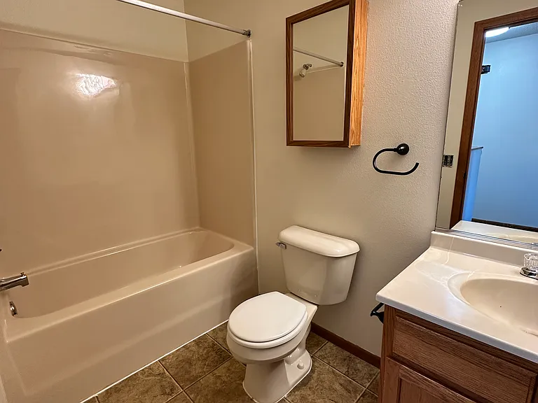 2813 Edgewood Dr #3 — Photo 2