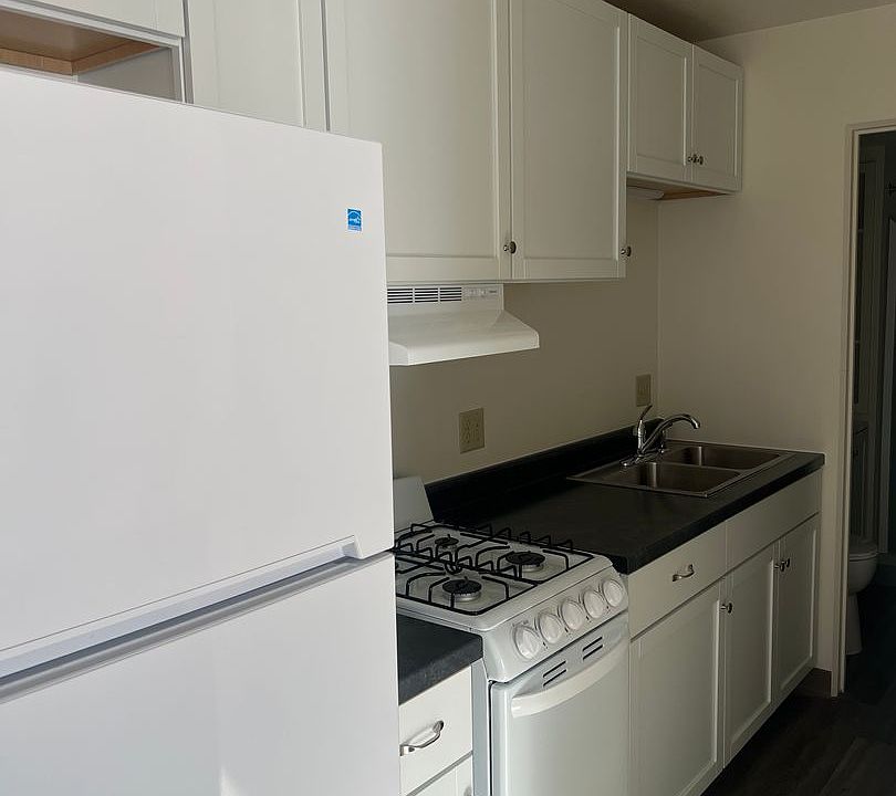 1st image of 326 7th St S #209