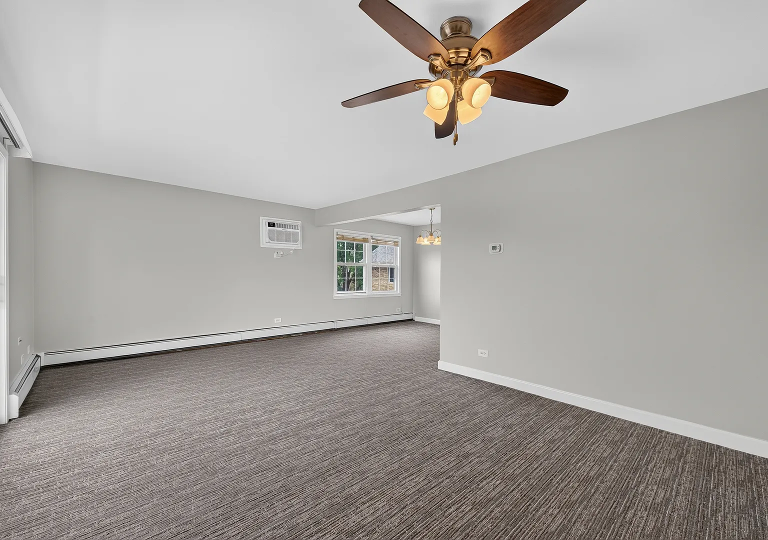 2 bed, 900 sqft, $1,600 — Photo 2