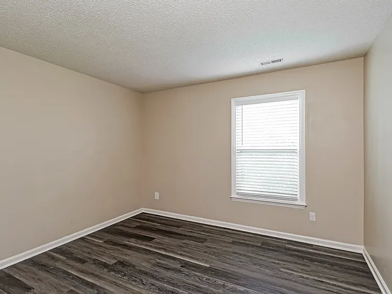 5925 Loch Arbor Ln — Photo 1