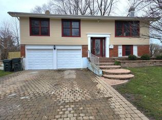 1490 Bedford Rd, Hoffman Estates, IL 60169