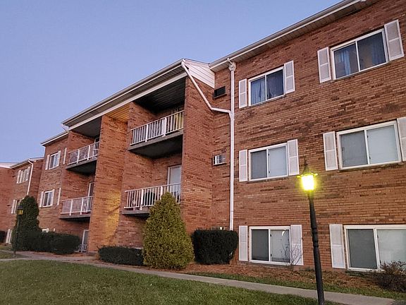 2nd image of 3203 Midway Ave #2