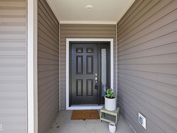 3rd image of 3215 Benair Dr