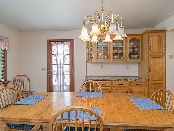 3rd image of 28205 Merritt Dr