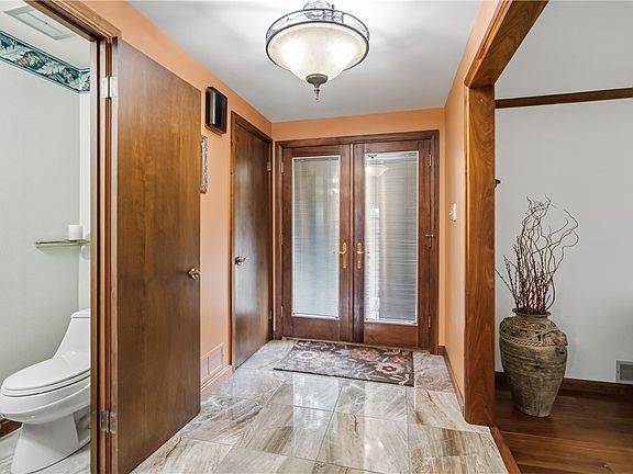 3rd image of 1107 Mohawk Rd