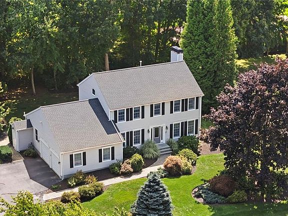 2nd image of 38 Lindsay Ln