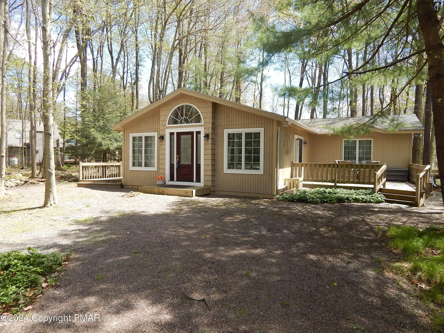 1546 Beech Spring Dr photo 1