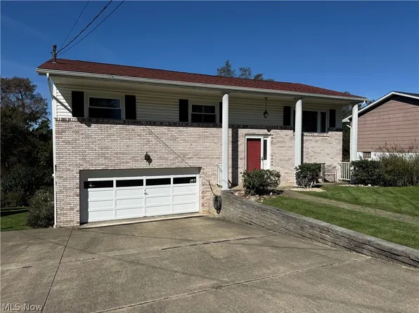 221 Frostview Dr, Wintersville, OH 43953