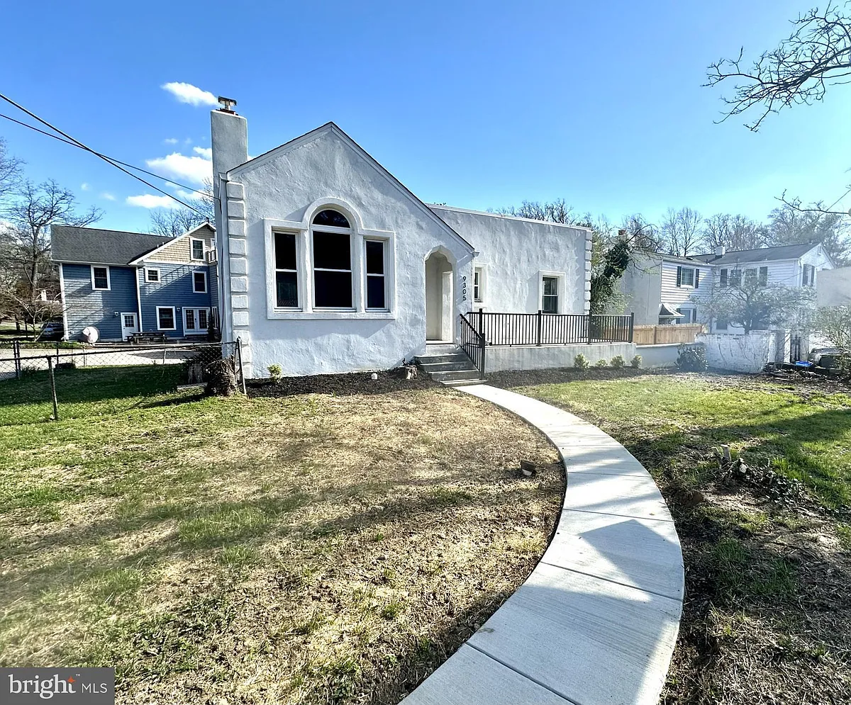 Building Photo - 9305 Colesville Rd
