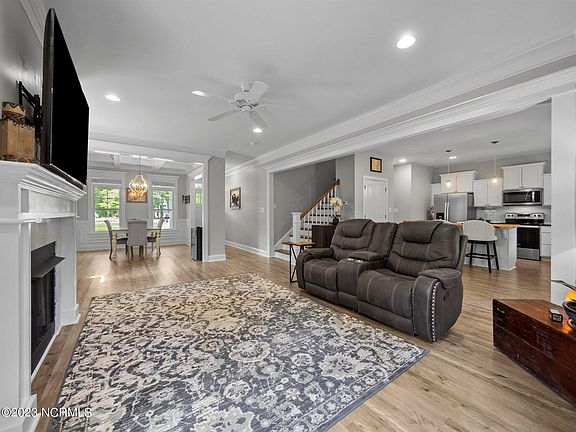 5th image of 104 Genora Pl