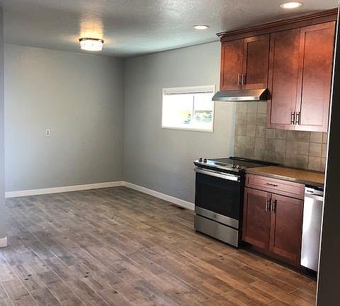 3rd image of 1217 Quince St