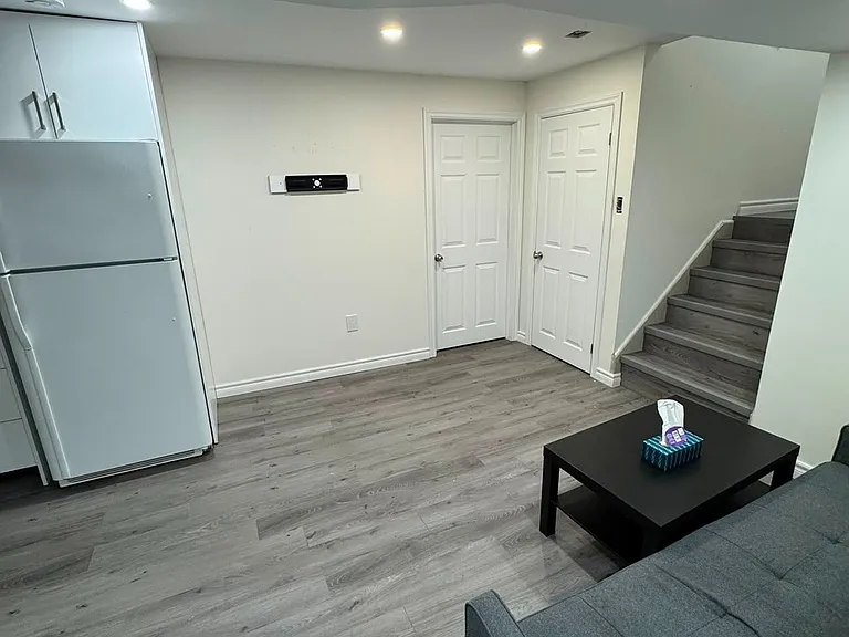 39 Crown Cres #BASEMENT — Photo 9