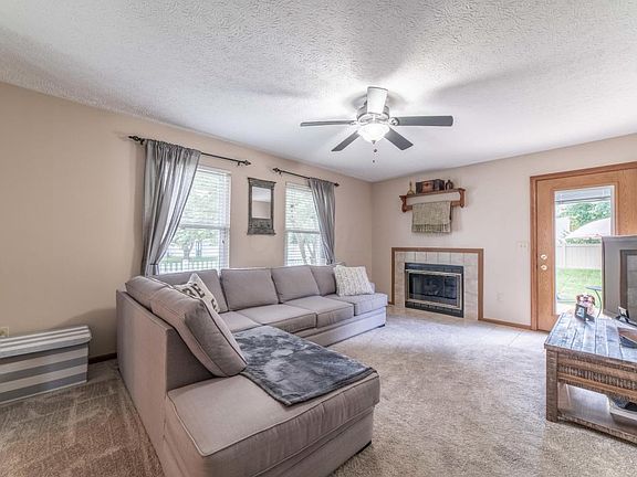 3rd image of 5529 Meadow Grove Dr