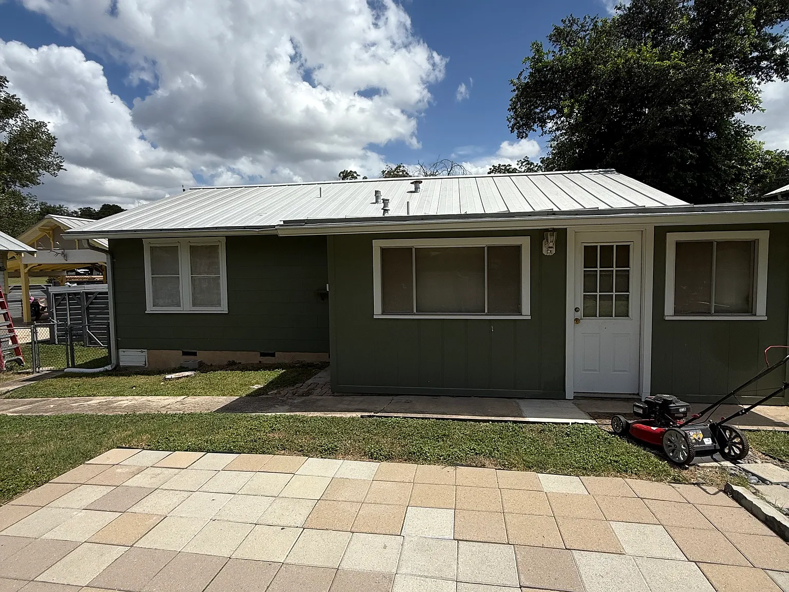 3 bed, 985 sqft, $1,650 — Photo 2