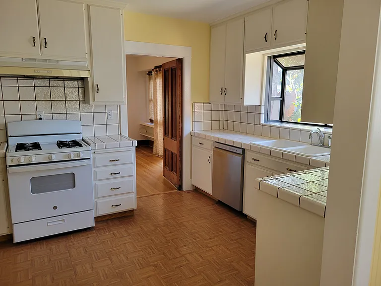 465 Harrison Ave — Photo 23