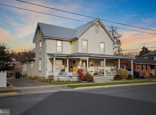 424 W King St, Strasburg, VA 22657