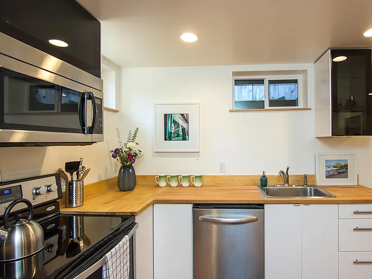 2628 NE Ainsworth St #B — Photo 8
