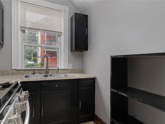 5th image of 81 Lancaster St #2