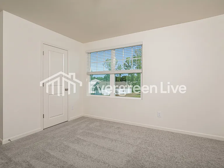 305 Logan Creek Dr — Photo 13