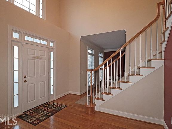 3rd image of 445 Gavenwood Dr