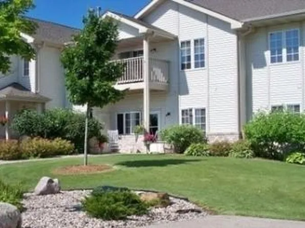 119 W Market St APT 102, Elkhorn, WI 53121
