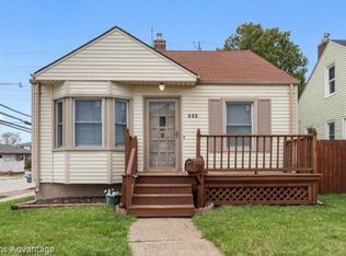 838 Saint Johns St, Wyandotte, MI 48192