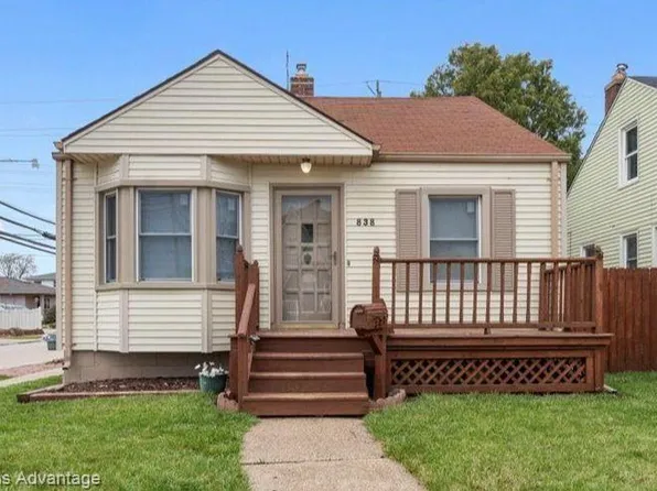 838 Saint Johns St, Wyandotte, MI 48192