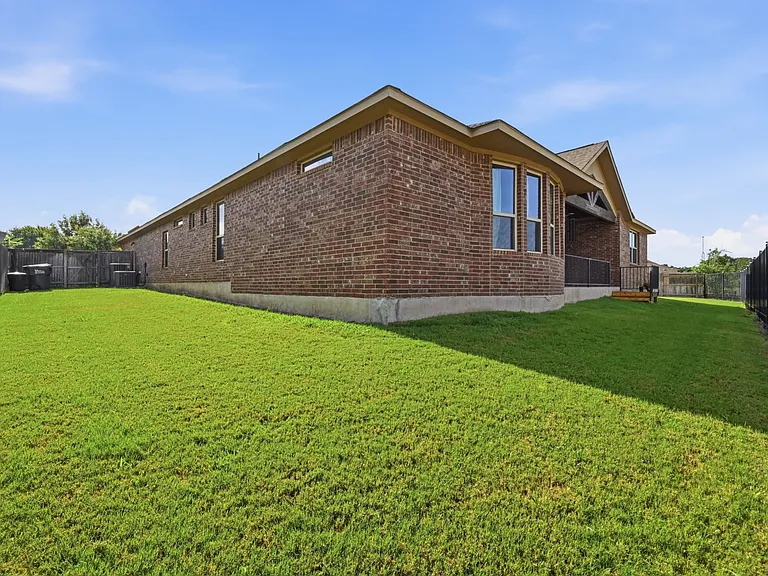 135 Clearwater Way — Photo 39
