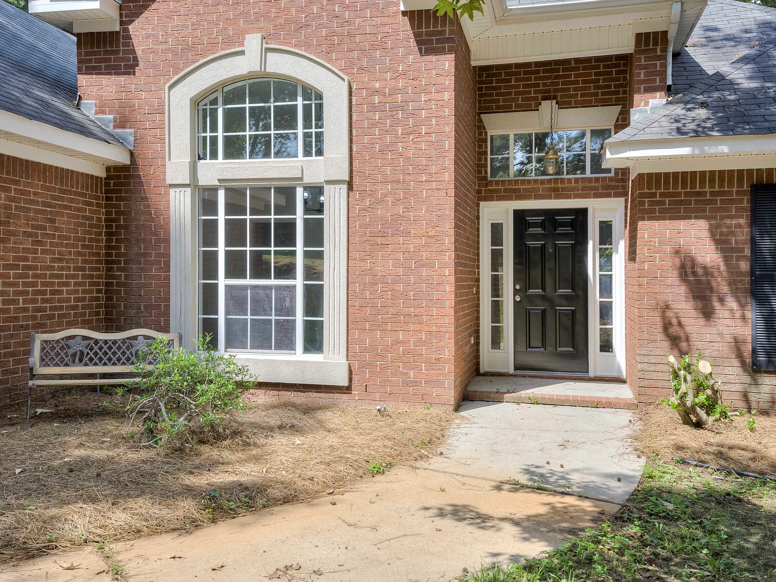 6 bed, 2.5 bath, 2748 sqft, $2,495 — Photo 3