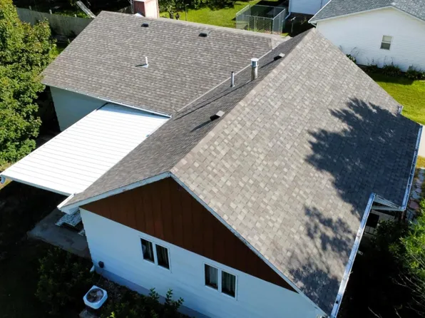 406 N Pear St, Shickley, NE 68436