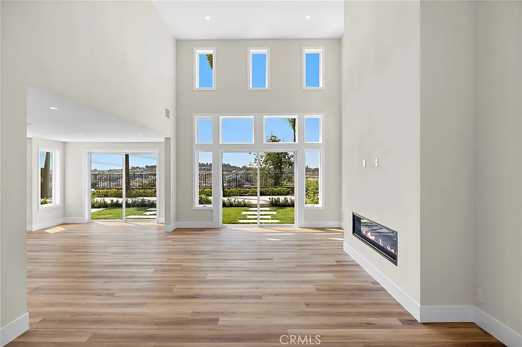 5 bed, 3.5 bath, 3576 sqft, $9,500 — Photo 4