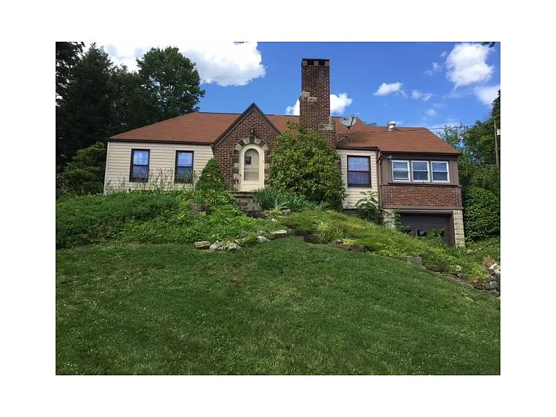 16 Lockwood Dr photo 1