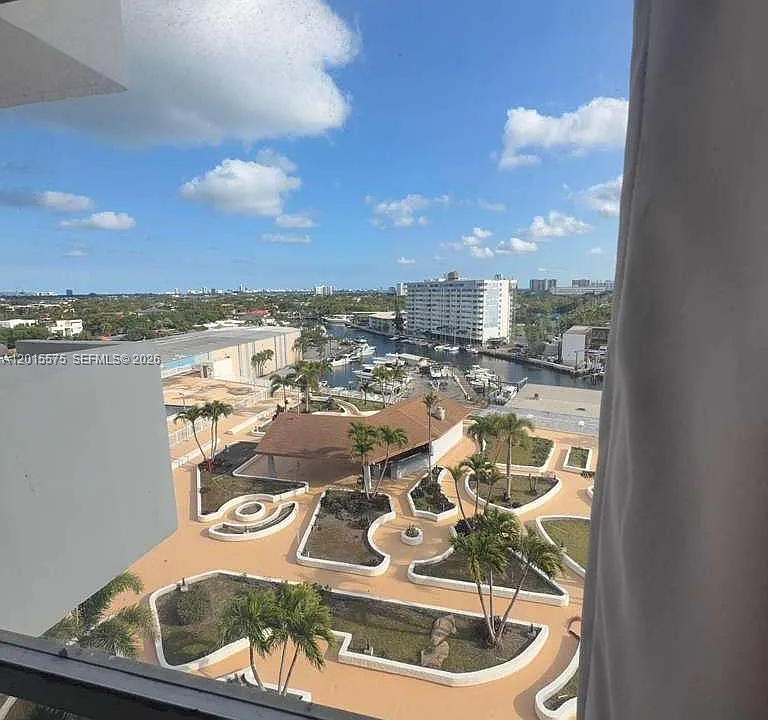 13499 Biscayne Blvd #906
