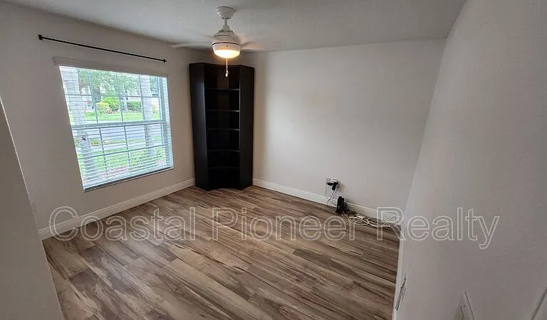 11404 Holmbridge Ln — Photo 9