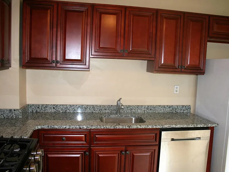 155 Jackson Ave — Photo 6