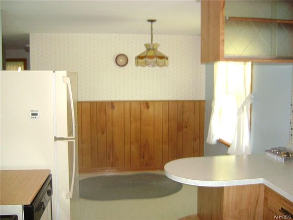 4th image of 142 Westgate Blvd