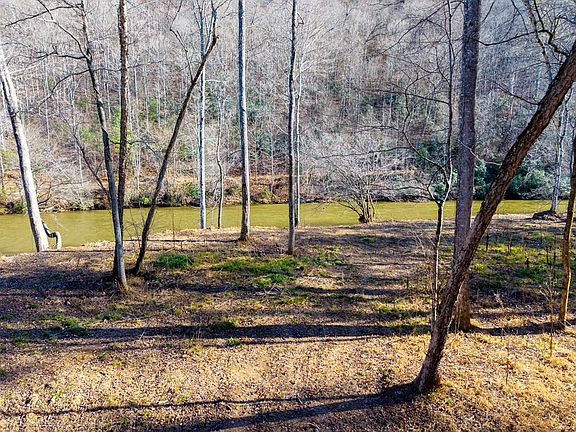 3rd image of 16.08 River Run Way