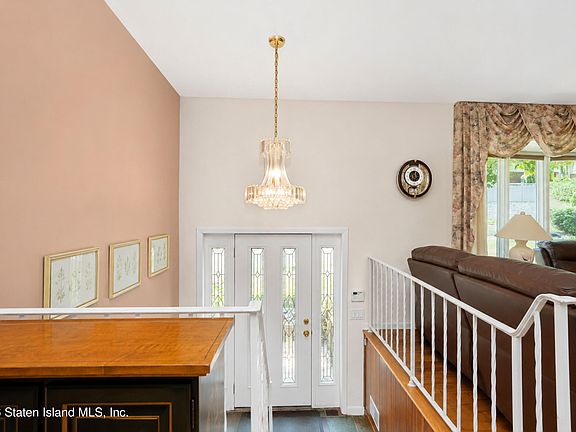 4th image of 330 Lightner Ave