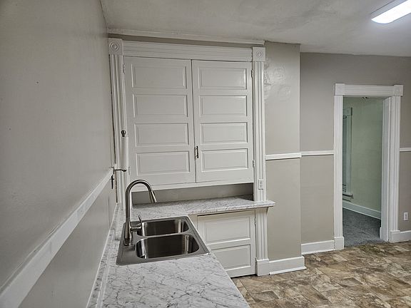 3rd image of 426 Gunckel Ave
