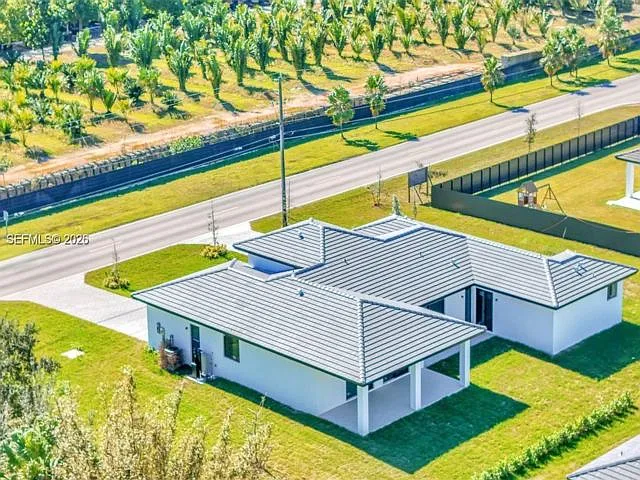 7 bed, 4.0 bath, 3409 sqft, $8,000 — Photo 2
