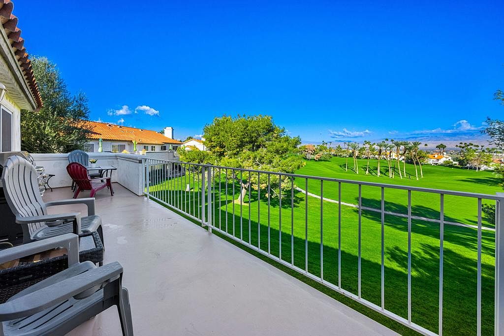 320 Vista Royale Dr