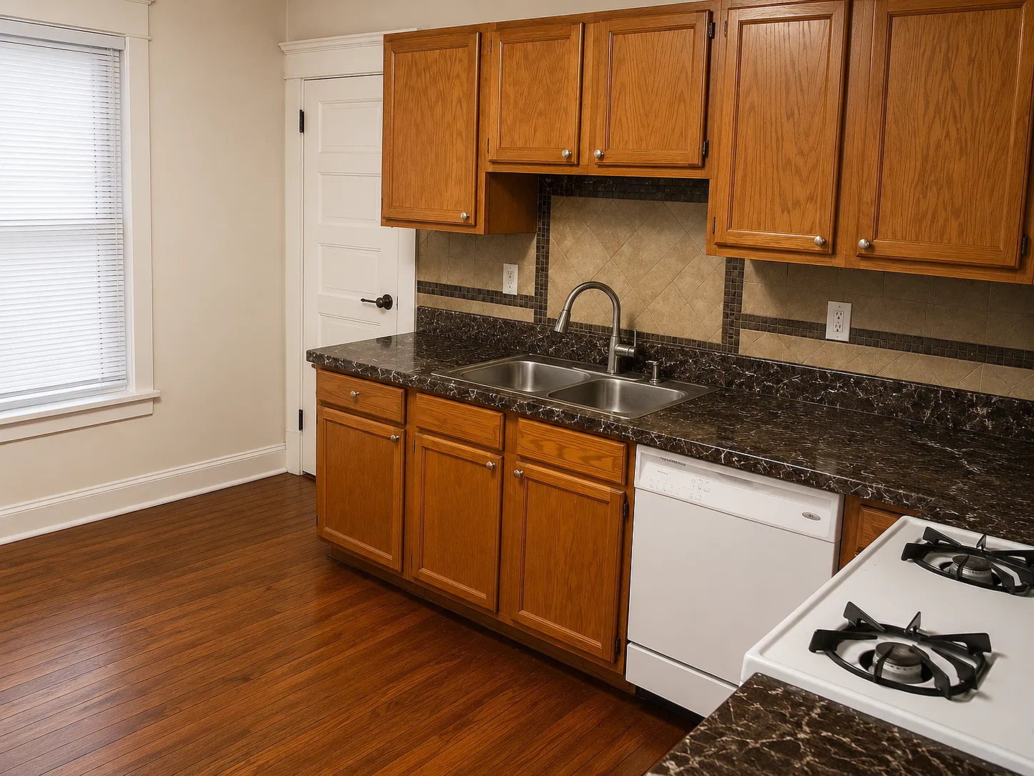 2 bed, 4310 sqft, $1,300 — Photo 4