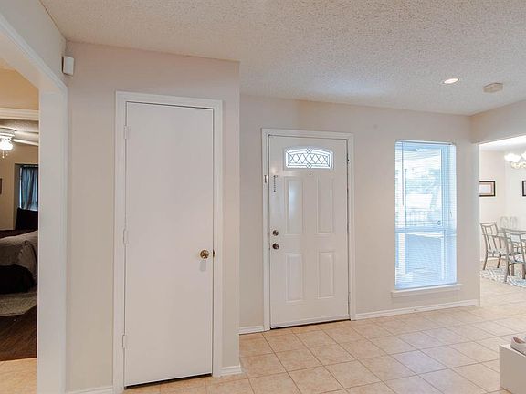 3rd image of 2703 Glenwood Ct