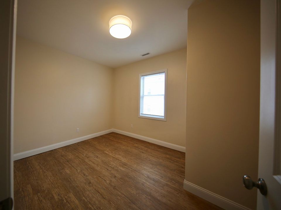 1st image of 31 Penn St #3