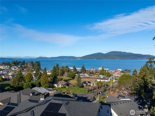 2712 17th Street, Anacortes, WA 98221
