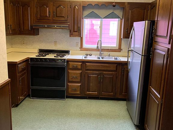 2nd image of 1102 Carbon St #1
