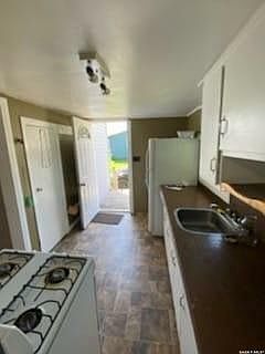 4th image of 208 Armson St
