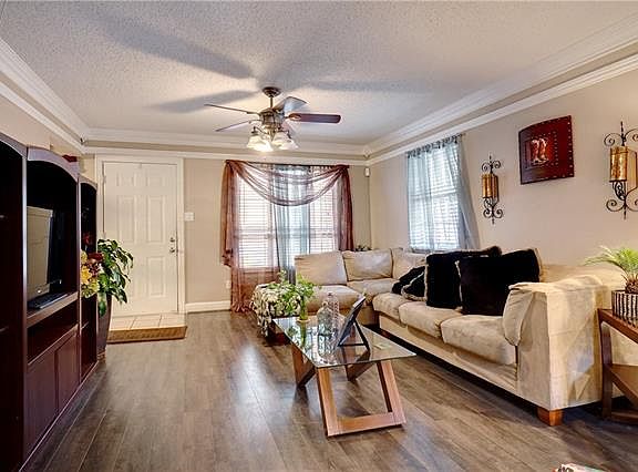 3rd image of 1108 Oxford St